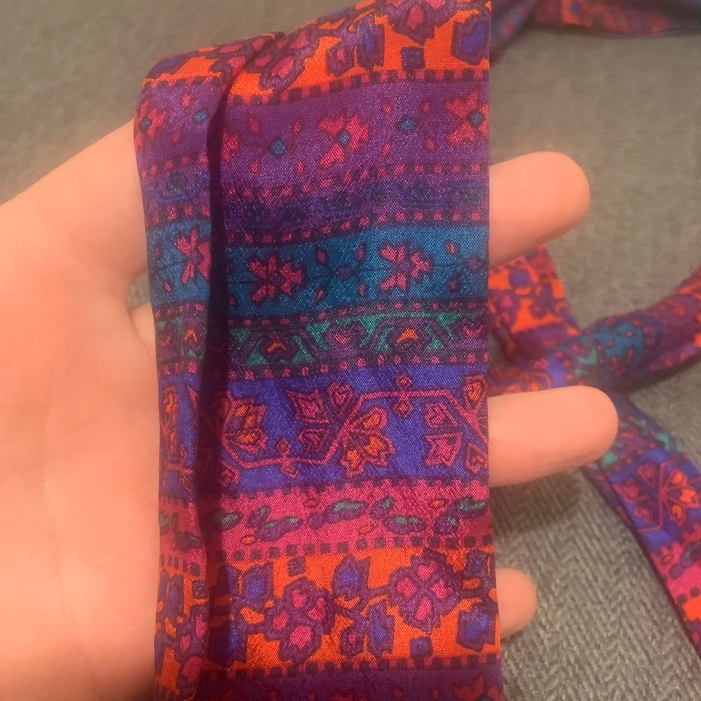 100% silk twilly